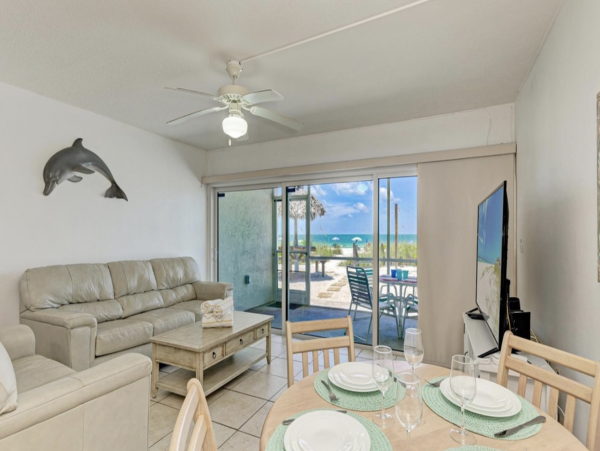 On Beach One Bedroom Condo with Communal Pool in Holmes Beach